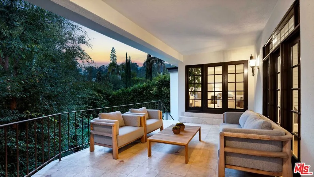 1163 Angelo Drive, Beverly Hills, California 90210 home-pic-0